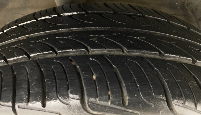 2011 Toyota Etios VX, Petrol, Manual, 54,675 km, Right Rear Tyre Tread