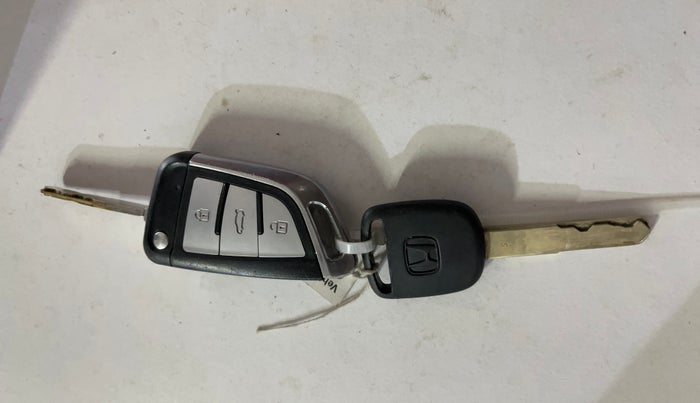 2016 Honda Amaze 1.2L I-VTEC S, Petrol, Manual, 48,655 km, Key Close Up