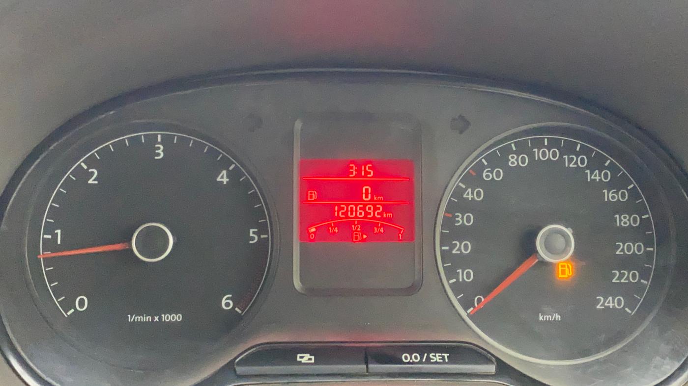 2014 Volkswagen Vento HIGHLINE DIESEL 1.6, Diesel, Manual, 1,20,944 km, Odometer Image