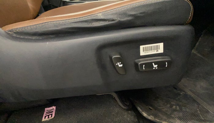 2017 Toyota Innova Crysta 2.7 ZX AT 7 STR, Petrol, Automatic, 61,710 km, Driver Side Adjustment Panel