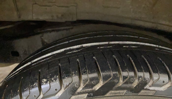 2017 Toyota Innova Crysta 2.7 ZX AT 7 STR, Petrol, Automatic, 61,710 km, Right Rear Tyre Tread