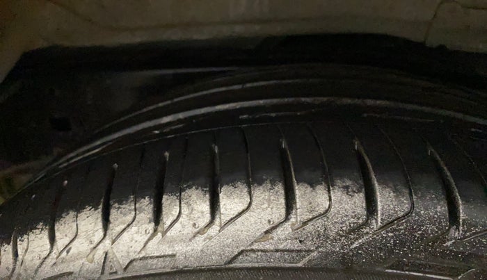 2017 Toyota Innova Crysta 2.7 ZX AT 7 STR, Petrol, Automatic, 61,710 km, Left Rear Tyre Tread