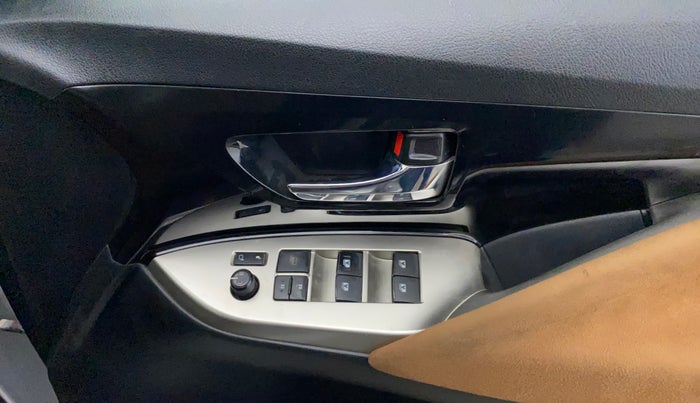 2017 Toyota Innova Crysta 2.7 ZX AT 7 STR, Petrol, Automatic, 61,710 km, Driver Side Door Panels Control