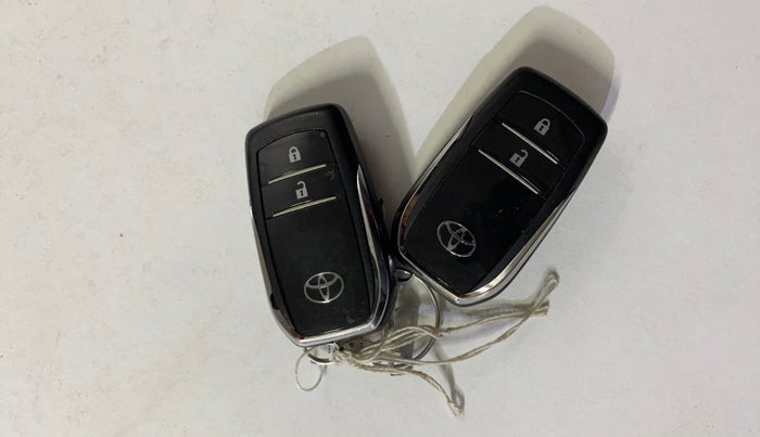 2017 Toyota Innova Crysta 2.7 ZX AT 7 STR, Petrol, Automatic, 61,710 km, Key Close Up