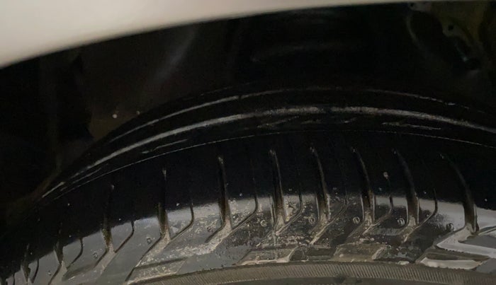 2017 Toyota Innova Crysta 2.7 ZX AT 7 STR, Petrol, Automatic, 61,710 km, Left Front Tyre Tread