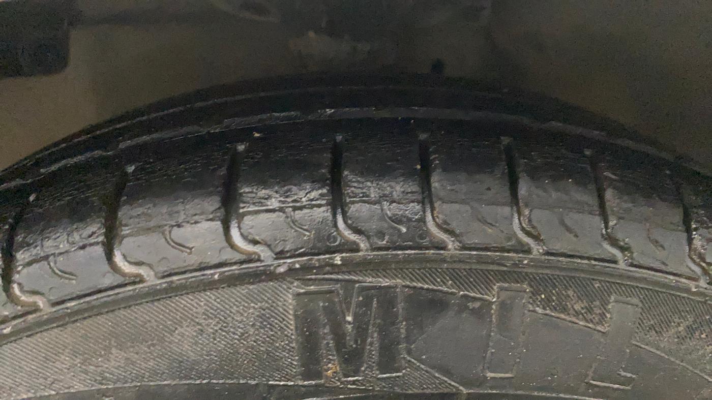2018 Hyundai Eon ERA PLUS (O), Petrol, Manual, 1,02,108 km, Left Front Tyre Tread