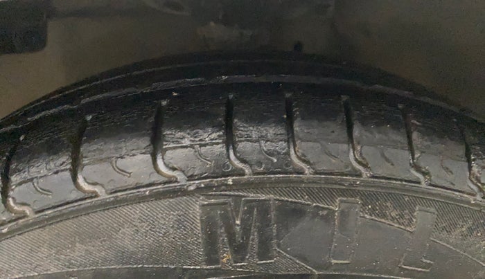 2018 Hyundai Eon ERA PLUS (O), Petrol, Manual, 1,02,088 km, Left Front Tyre Tread