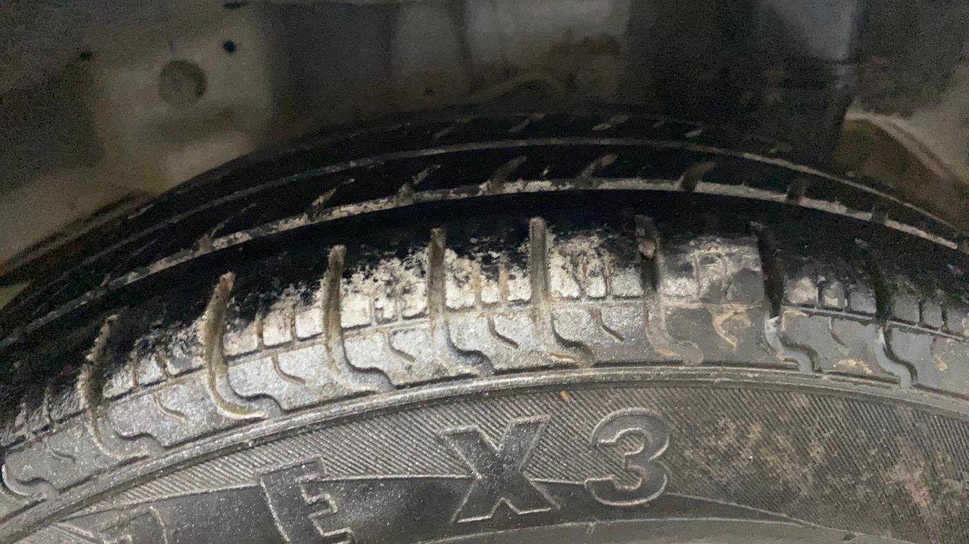 2018 Hyundai Eon ERA PLUS (O), Petrol, Manual, 1,02,108 km, Left Rear Tyre Tread