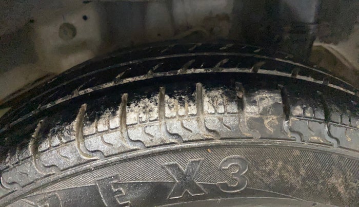 2018 Hyundai Eon ERA PLUS (O), Petrol, Manual, 1,02,088 km, Left Rear Tyre Tread