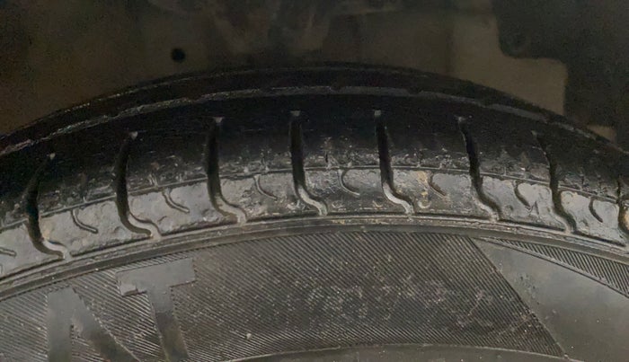 2018 Hyundai Eon ERA PLUS (O), Petrol, Manual, 1,02,088 km, Right Front Tyre Tread