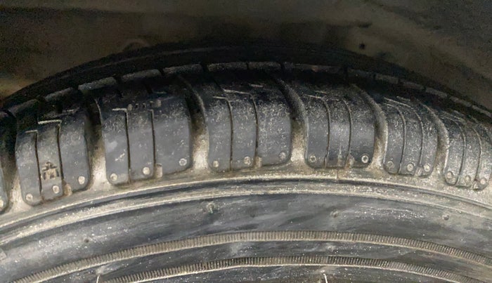 2018 Hyundai Eon ERA PLUS (O), Petrol, Manual, 1,02,088 km, Right Rear Tyre Tread