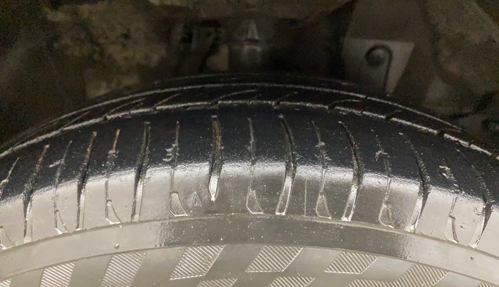 2015 Honda Jazz 1.2L I-VTEC V AT, Petrol, Automatic, 1,03,960 km, Right Front Tyre Tread