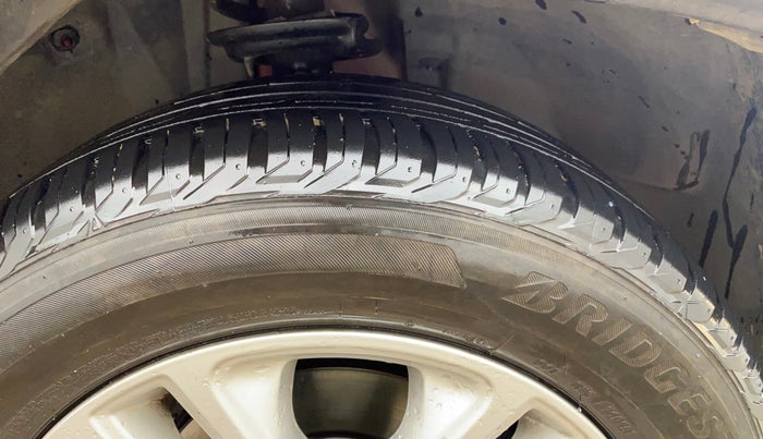 2018 Jeep Compass LIMITED 2.0 DIESEL, Diesel, Manual, 71,114 km, Right Front Tyre Tread