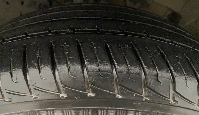 2019 Renault Duster 110 PS RXS 4X2 AMT DIESEL, Diesel, Automatic, 51,311 km, Right Front Tyre Tread