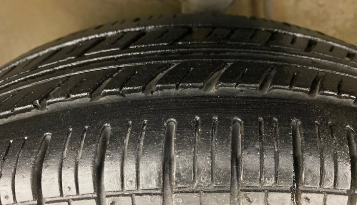 2010 Maruti Wagon R LXI, Petrol, Manual, 59,681 km, Left Front Tyre Tread