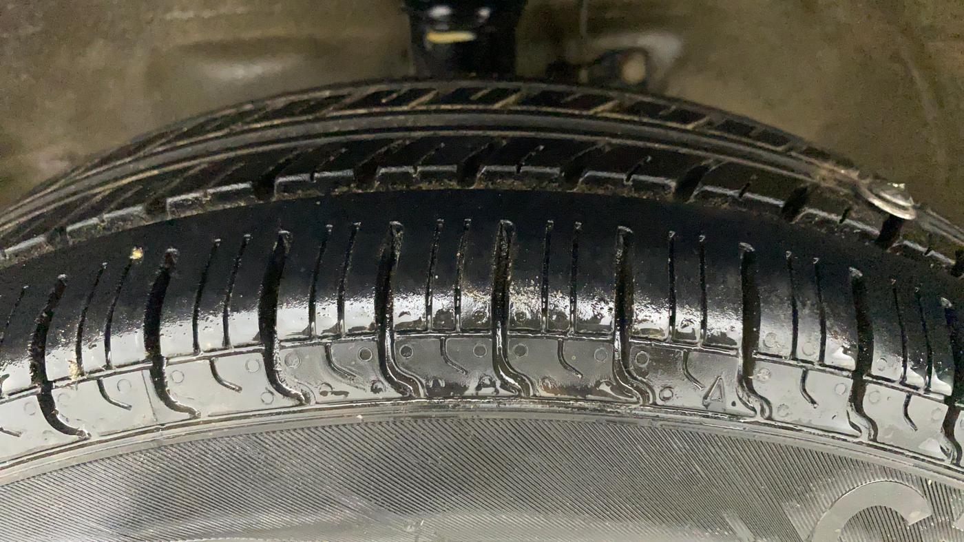 2018 Maruti Wagon R 1.0 LXI CNG, CNG, Manual, 73,062 km, Left Front Tyre Tread