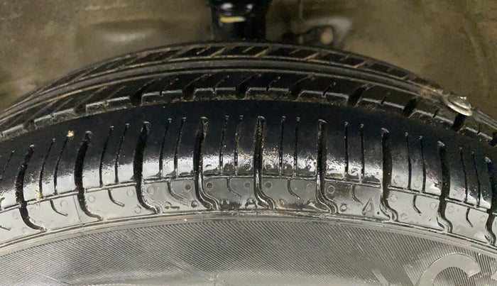 2018 Maruti Wagon R 1.0 LXI CNG, CNG, Manual, 73,062 km, Left Front Tyre Tread