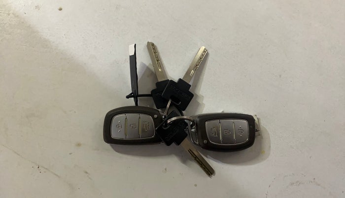 2014 Hyundai Grand i10 SPORTZ 1.2 KAPPA VTVT, Petrol, Manual, 39,981 km, Key Close Up