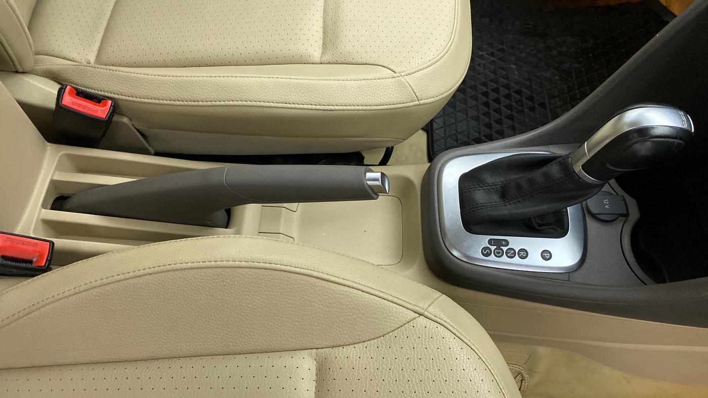 2018 Volkswagen Vento HIGHLINE PLUS TDI AT, Diesel, Automatic, 78,629 km, Gear Lever