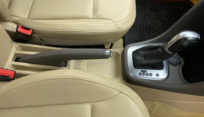 2018 Volkswagen Vento HIGHLINE PLUS TDI AT, Diesel, Automatic, 78,629 km, Gear Lever