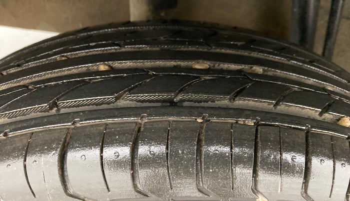 2015 Renault Kwid RXT, Petrol, Manual, 54,523 km, Right Rear Tyre Tread
