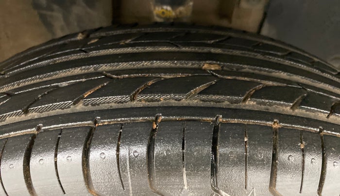 2015 Renault Kwid RXT, Petrol, Manual, 54,523 km, Right Front Tyre Tread