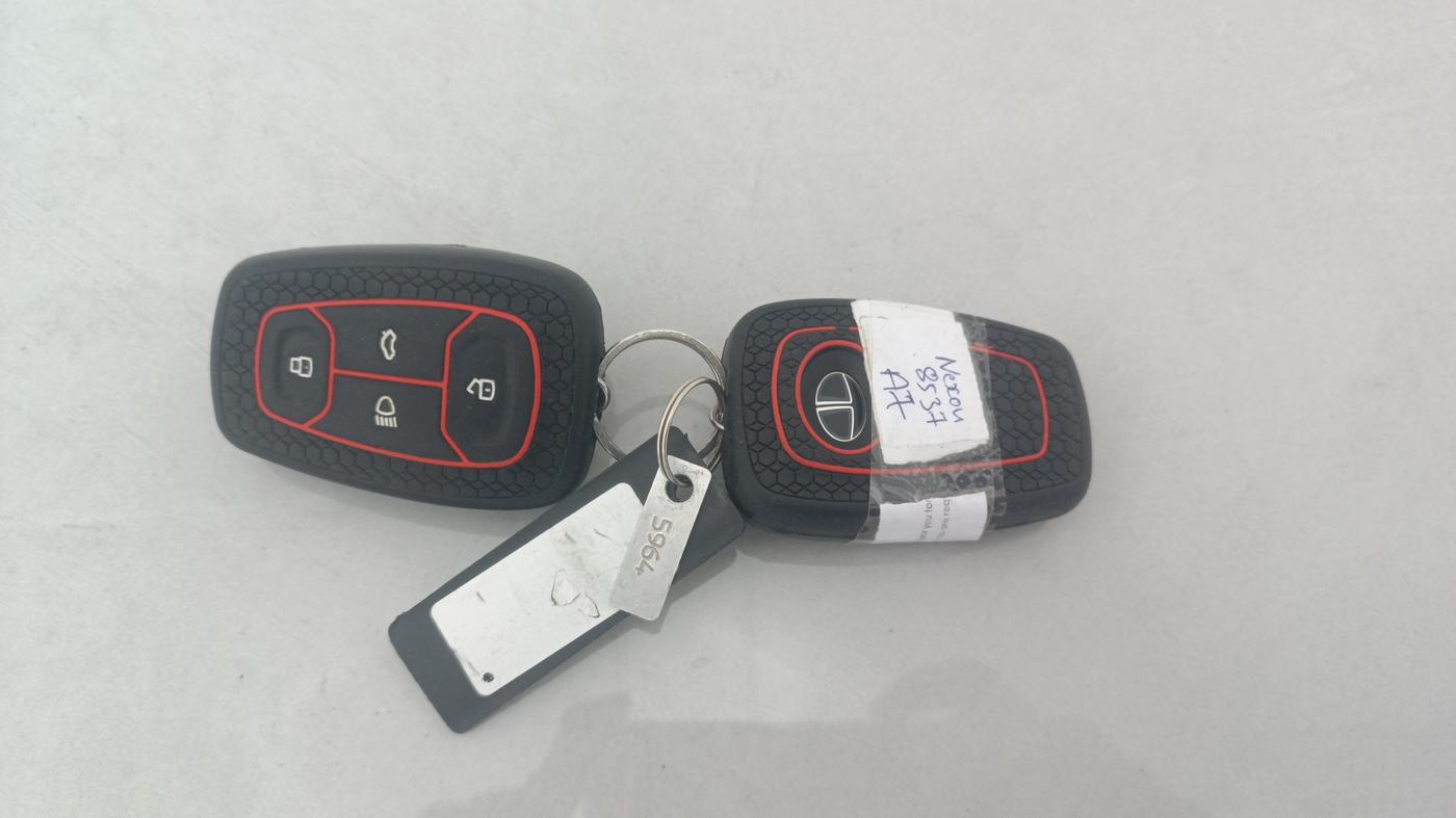 2022 Tata NEXON XZA PLUS (PREMIUM) KAZIRANGA PETROL, Petrol, Automatic, 29,118 km, Key Close Up