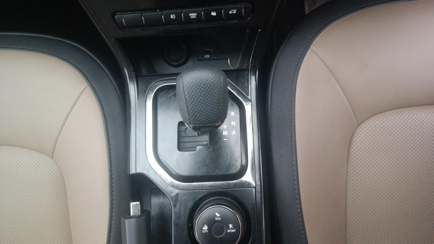 2022 Tata NEXON XZA PLUS (PREMIUM) KAZIRANGA PETROL, Petrol, Automatic, 29,118 km, Gear Lever