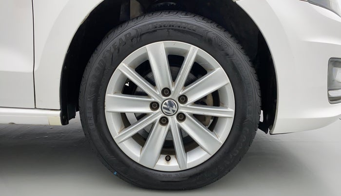 2016 Volkswagen Vento HIGHLINE TDI AT, Diesel, Automatic, 49,292 km, Right Front Wheel