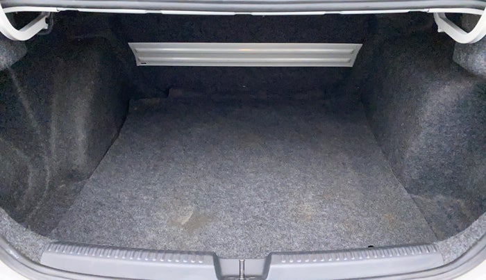 2016 Volkswagen Vento HIGHLINE TDI AT, Diesel, Automatic, 49,292 km, Boot Inside