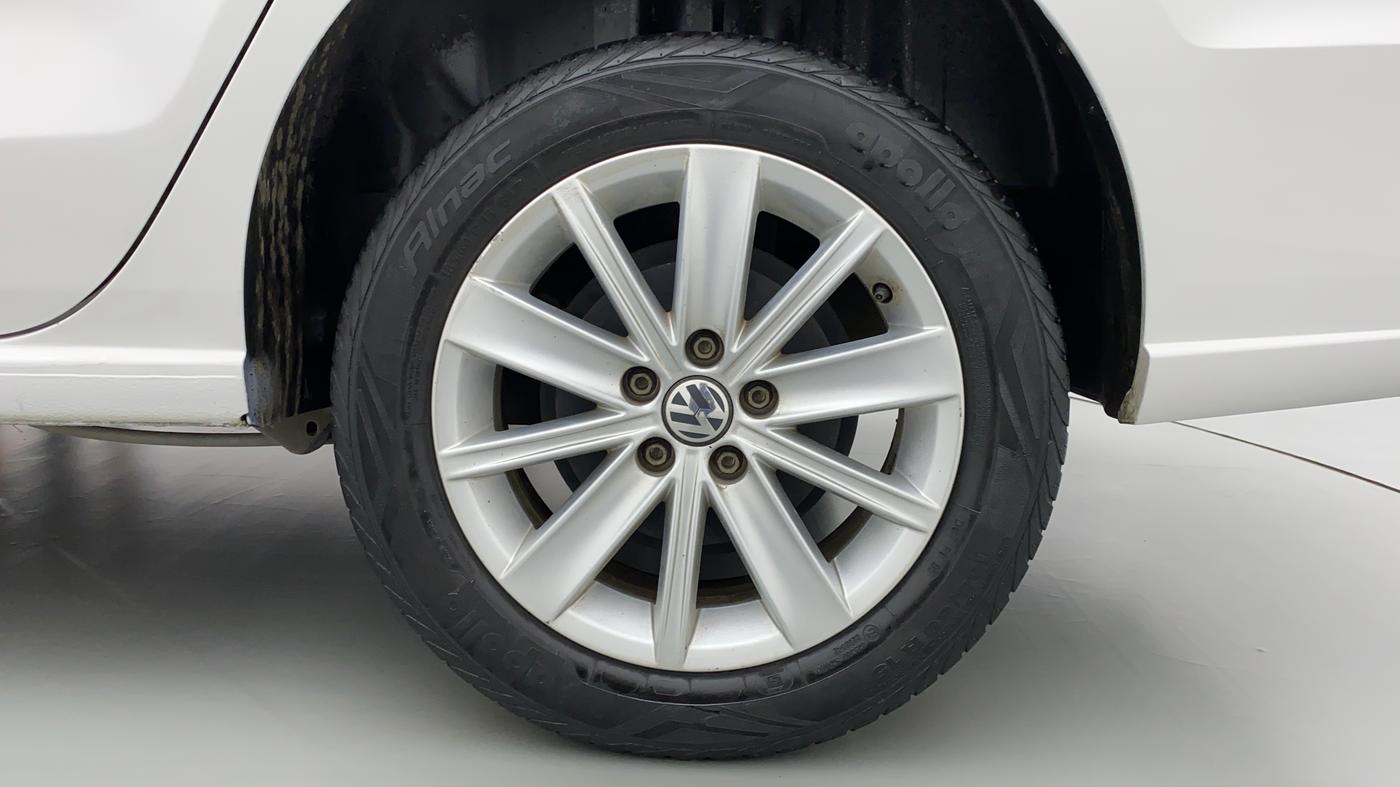 2016 Volkswagen Vento HIGHLINE TDI AT, Diesel, Automatic, 49,292 km, Left Rear Wheel