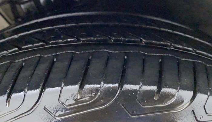 2016 Volkswagen Vento HIGHLINE TDI AT, Diesel, Automatic, 49,292 km, Right Rear Tyre Tread