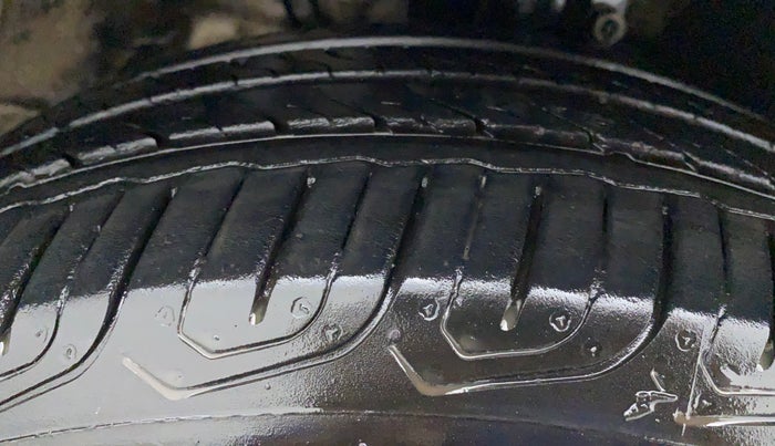 2016 Volkswagen Vento HIGHLINE TDI AT, Diesel, Automatic, 49,292 km, Left Front Tyre Tread