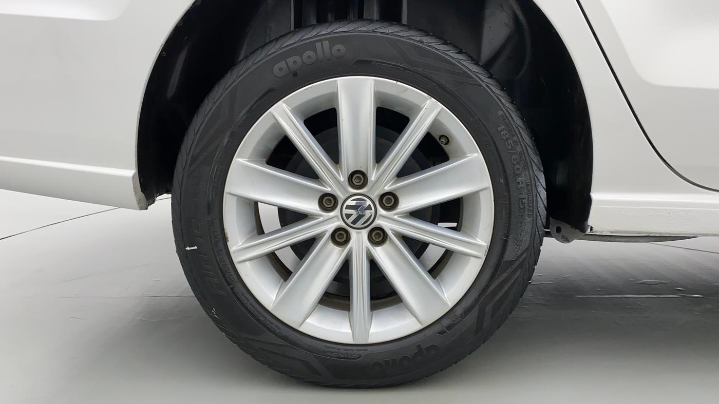 2016 Volkswagen Vento HIGHLINE TDI AT, Diesel, Automatic, 49,292 km, Right Rear Wheel