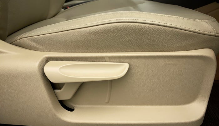 2016 Volkswagen Vento HIGHLINE TDI AT, Diesel, Automatic, 49,292 km, Driver Side Adjustment Panel