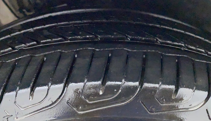 2016 Volkswagen Vento HIGHLINE TDI AT, Diesel, Automatic, 49,292 km, Right Front Tyre Tread