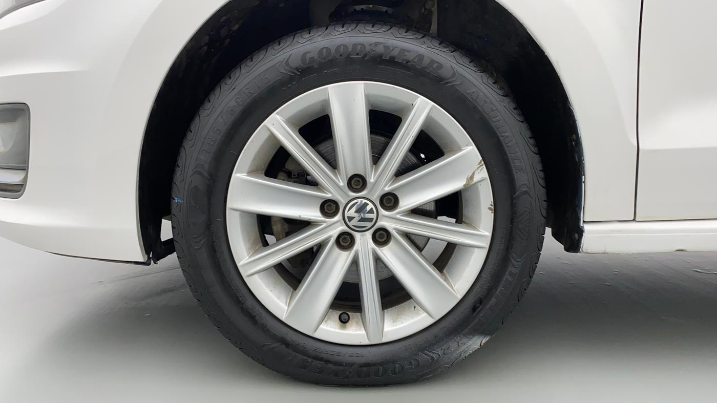 2016 Volkswagen Vento HIGHLINE TDI AT, Diesel, Automatic, 49,292 km, Left Front Wheel