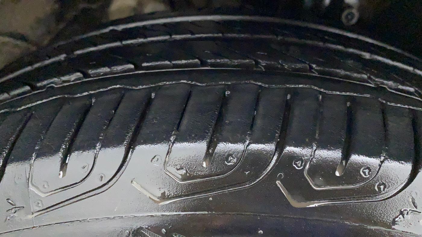 2016 Volkswagen Vento HIGHLINE TDI AT, Diesel, Automatic, 49,292 km, Left Rear Tyre Tread
