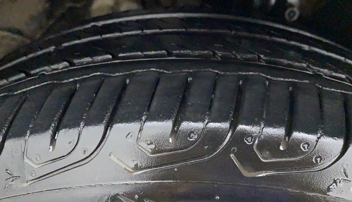 2016 Volkswagen Vento HIGHLINE TDI AT, Diesel, Automatic, 49,292 km, Left Rear Tyre Tread