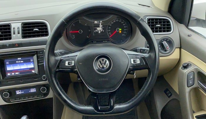 2016 Volkswagen Vento HIGHLINE TDI AT, Diesel, Automatic, 49,292 km, Steering Wheel Close Up