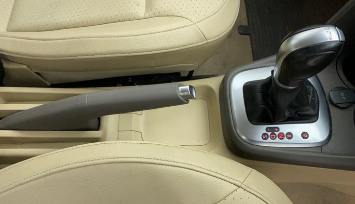 2016 Volkswagen Vento HIGHLINE TDI AT, Diesel, Automatic, 49,292 km, Gear Lever