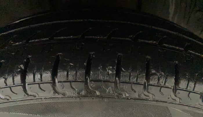 2016 Renault Kwid RXL, Petrol, Manual, 33,646 km, Left Front Tyre Tread