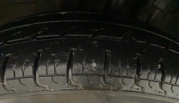 2016 Renault Kwid RXL, Petrol, Manual, 33,646 km, Right Rear Tyre Tread