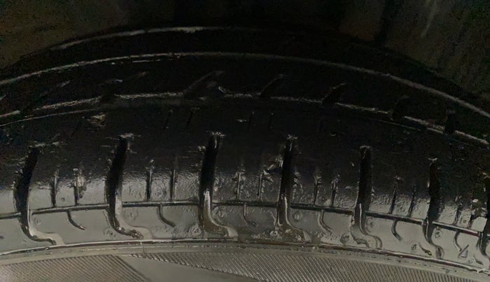 2016 Renault Kwid RXL, Petrol, Manual, 33,646 km, Left Rear Tyre Tread