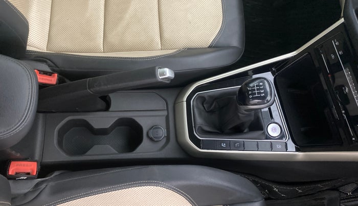 2022 Volkswagen VIRTUS TOPLINE TSI 1.0 MT, Petrol, Manual, 63,711 km, Gear Lever