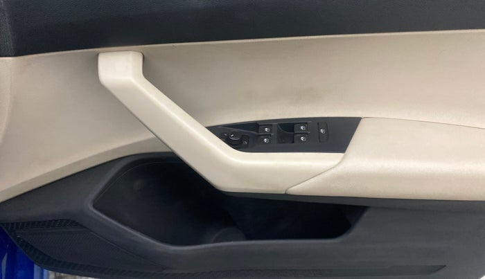 2022 Volkswagen VIRTUS TOPLINE TSI 1.0 MT, Petrol, Manual, 63,711 km, Driver Side Door Panels Control