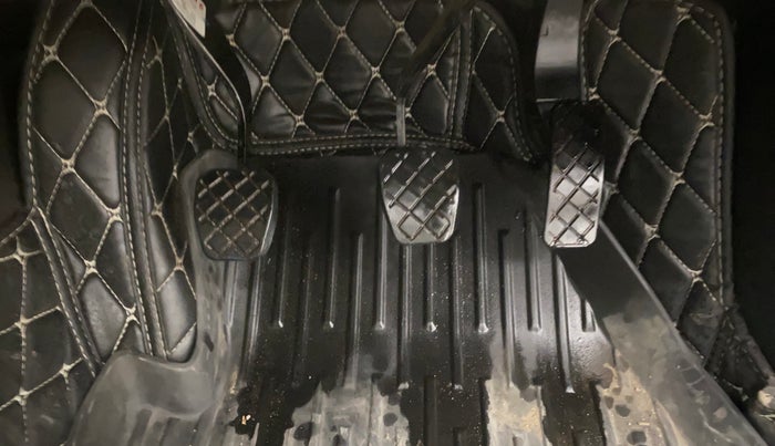 2022 Volkswagen VIRTUS TOPLINE TSI 1.0 MT, Petrol, Manual, 63,711 km, Pedals