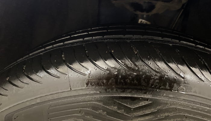 2022 Volkswagen VIRTUS TOPLINE TSI 1.0 MT, Petrol, Manual, 63,711 km, Left Front Tyre Tread