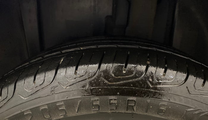 2022 Volkswagen VIRTUS TOPLINE TSI 1.0 MT, Petrol, Manual, 63,711 km, Left Rear Tyre Tread