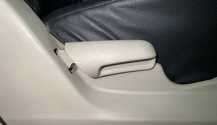 2019 Maruti Celerio ZXI, Petrol, Manual, 67,303 km, Driver Side Adjustment Panel